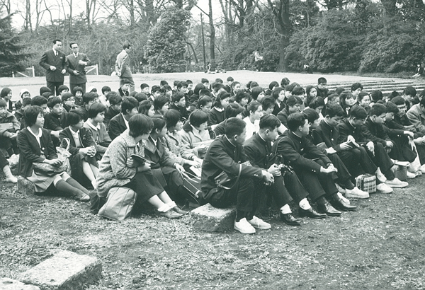 写真：中3卒業旅行の様子。親子三代でCHUMAN生も珍しくない